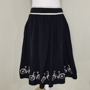 Comme Toi Black, White Embroidered Bicycle Full Skirt Size Large
